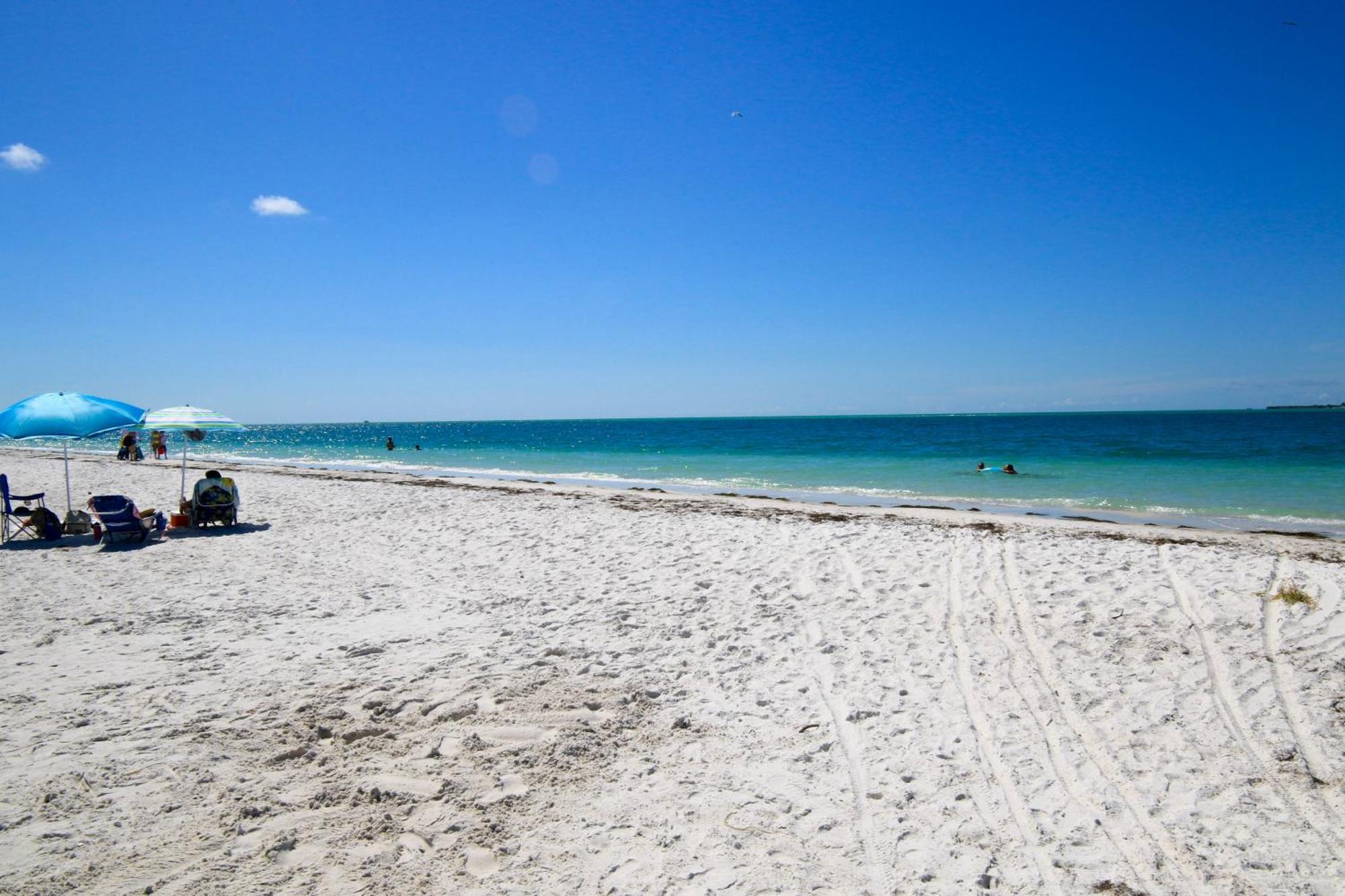 Anna Maria Island Runaway Tropical Dream-One Minute Walk To The Beach-Heated Pool Bradenton Beach Ngoại thất bức ảnh