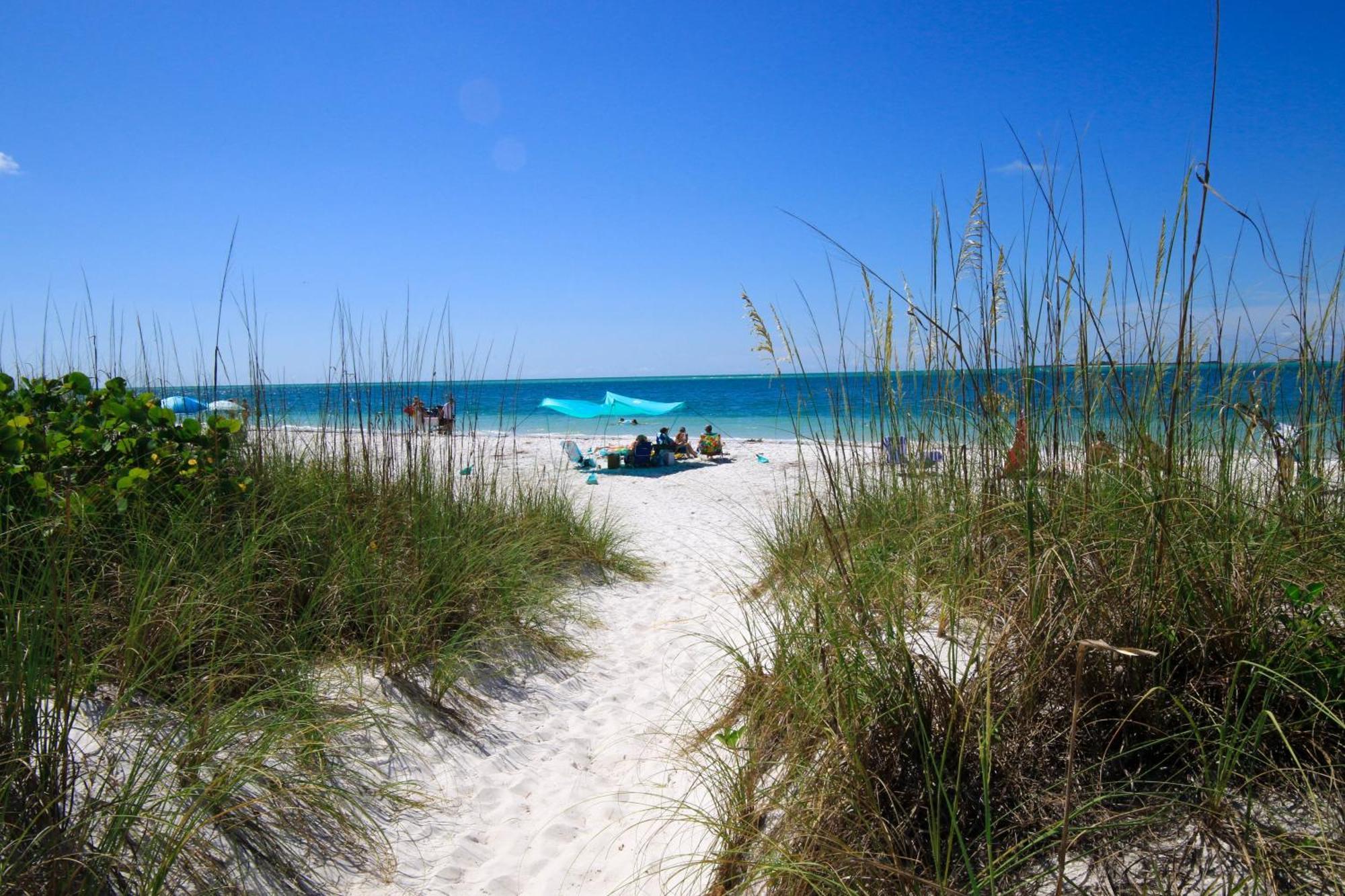 Anna Maria Island Runaway Tropical Dream-One Minute Walk To The Beach-Heated Pool Bradenton Beach Ngoại thất bức ảnh