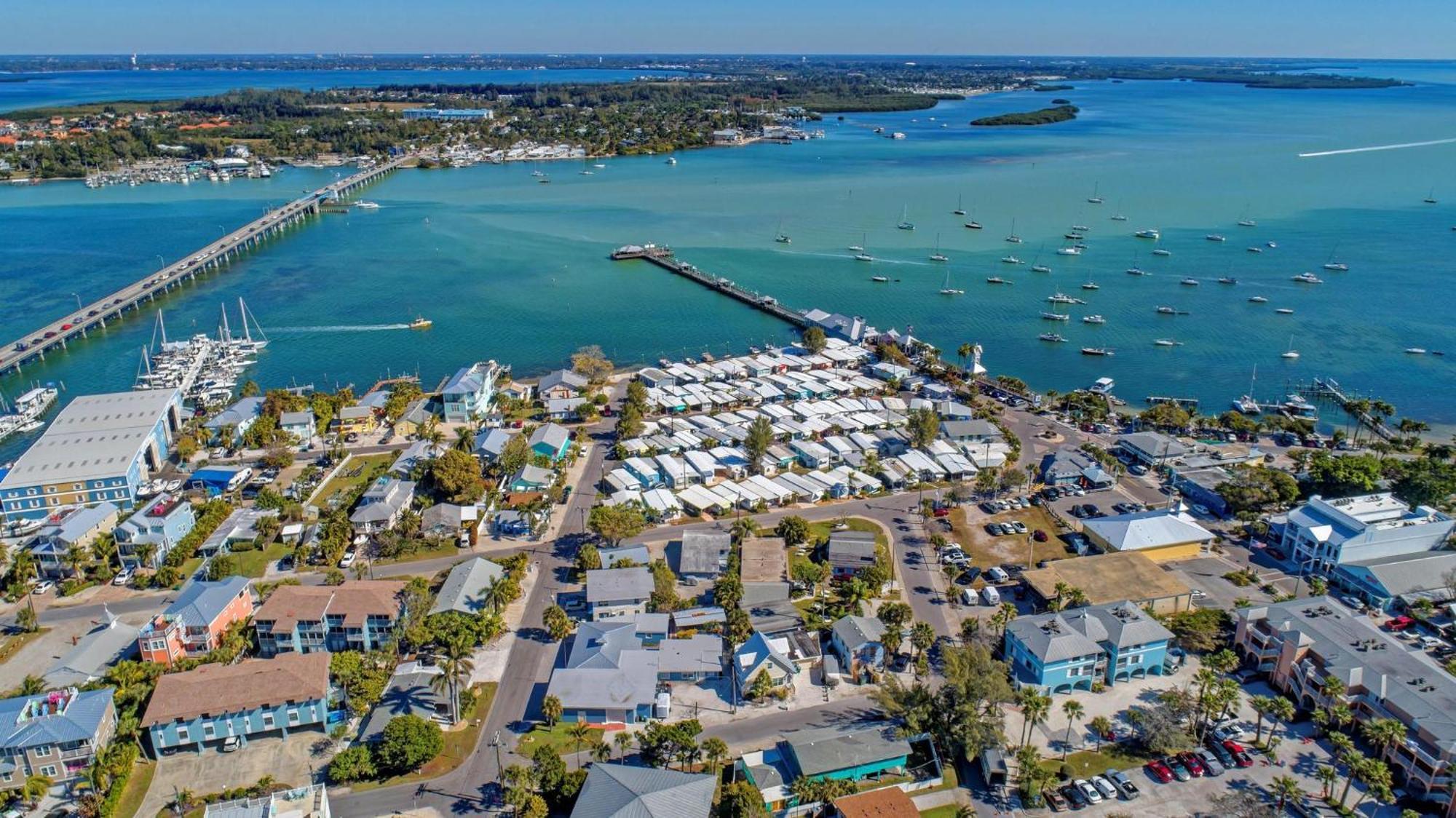 Anna Maria Island Runaway Tropical Dream-One Minute Walk To The Beach-Heated Pool Bradenton Beach Ngoại thất bức ảnh
