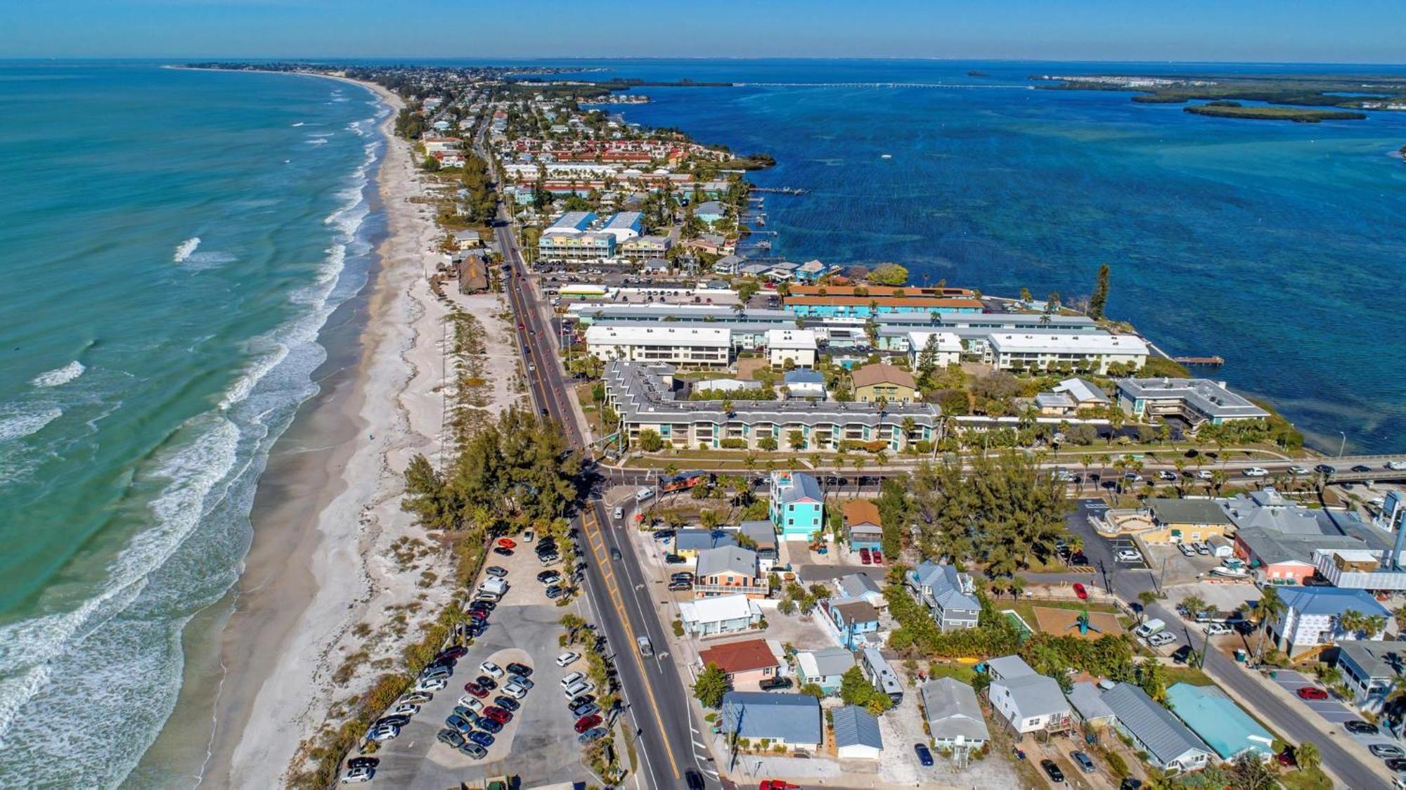 Anna Maria Island Runaway Tropical Dream-One Minute Walk To The Beach-Heated Pool Bradenton Beach Ngoại thất bức ảnh