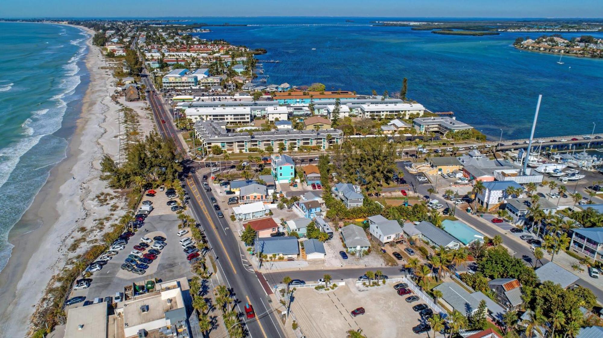 Anna Maria Island Runaway Tropical Dream-One Minute Walk To The Beach-Heated Pool Bradenton Beach Ngoại thất bức ảnh