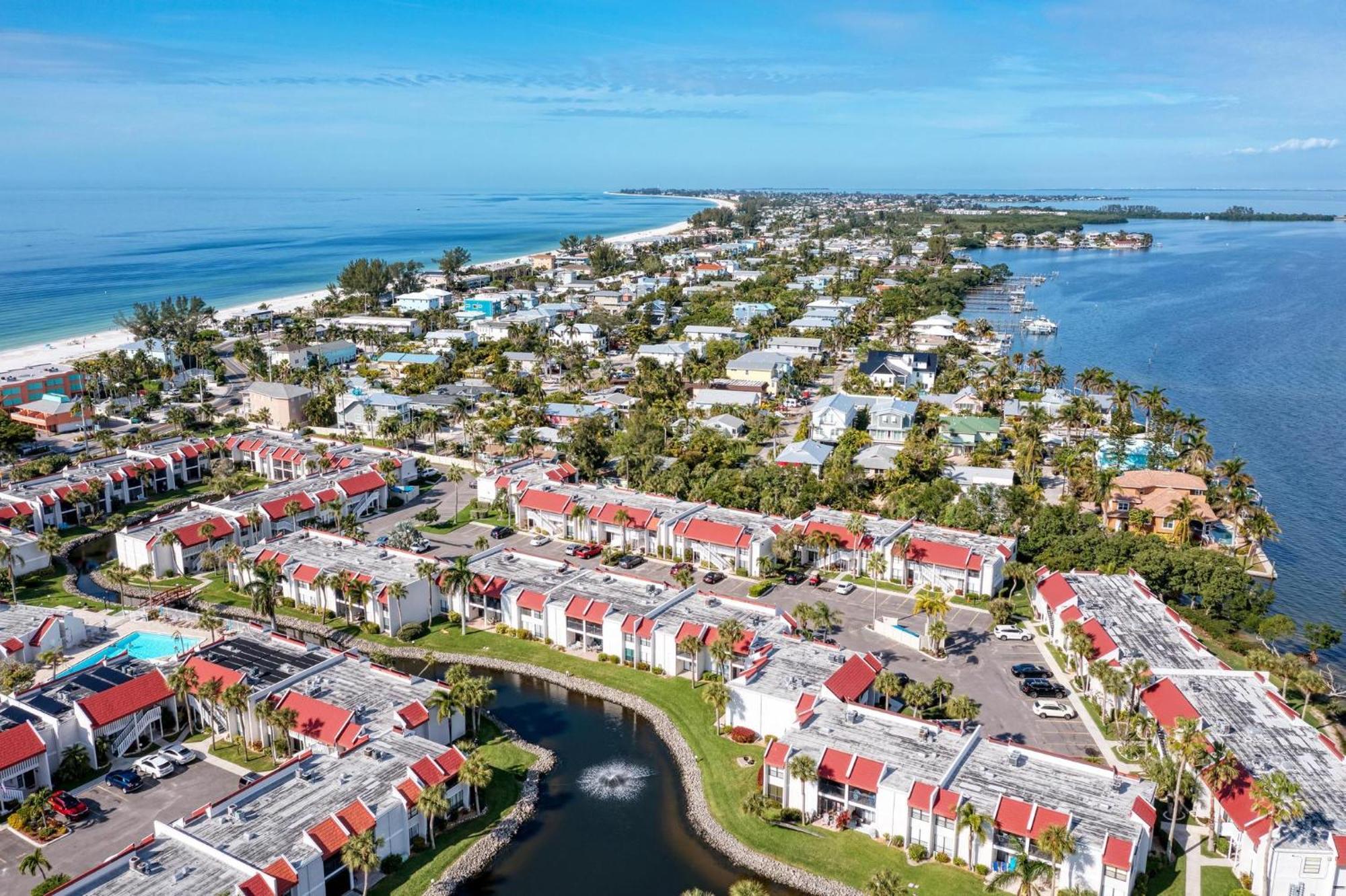 Anna Maria Island Runaway Tropical Dream-One Minute Walk To The Beach-Heated Pool Bradenton Beach Ngoại thất bức ảnh
